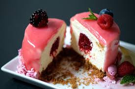 Entremet Cheesecake Coeur Aux Fruits Rouges Glacage Rose Et Meringue Petit Gateau Au Fromage Cheesecake Gateaux Et Desserts