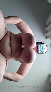 Watch online Bustybigbooty OnlyFans - Watch the view from down below as I  swing these huge knockers over you What do you think about this on X-video