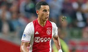 De jeugdinternational werd geboren op 3. Liverpool Transfer News Reds Consider 15 5m Bid For Lazio Target Football Sport Express Co Uk