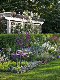 Lattelisa Garden Design Romantic Colours In The Hamptons Cottage Garden Design Beautiful Gardens Cottage Garden