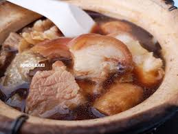 Unlike most bak kut teh broth, the soup here is heavy on the herbs, making it naturally sweet. Authentic Klang Bak Kut Teh In Jb 2 8 Food Centre Mount Austin é˜¿é¾è‚‰éª¨èŒ¶ Johor Kaki Travels For Food