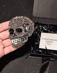 Brosh Cherep S Kristallami Swarovski Brosh Bisernye Ukrasheniya Pletenie Iz Bisera