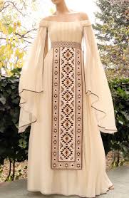 Das hochzeitskleid von meghan markle wird ganz schön anders als das von kate middleton. Rochie De Mireasa Traditionala Romaneasca Costume Ii Si Camasi Stilizate Batik Fashion Fashion Outfits Fashion