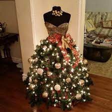 Create a fabulous and unique dress mannequin christmas tree with fabric, lights, and evergreen boughs. Lovejolynnblr Dress Form Christmas Tree Christmas Tree Dress Mannequin Christmas Tree