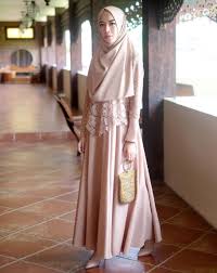 Nah, gimana gan tentang model kebaya brokat simple untuk remaja terbaru seperti gambar di atas. 30 Model Gamis Brokat Kombinasi Modern Terbaru 2020