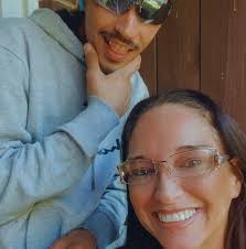 Rez problems at Gallup nm lol. Yes all of you man take care of ur kids and  stop fking drinking and doing drugs..