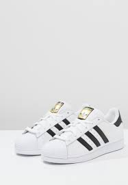 As you can imagine there have been quite a few designs and colourways over the years. Adidas Originals Superstar Sneaker Low White Core Black Weiss Zalando De