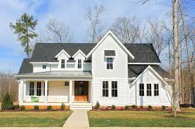 Landscape it into a beautiful garden, or make a relaxing swimming pool to cool off. 90 Farmhouse Landscaping Ideas Photos Home Stratosphere