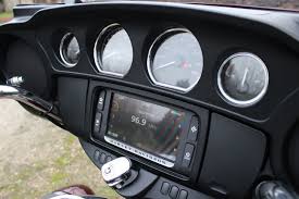 Pourtant la gamme du constructeur américain n'offre pas moins de 18 modèles accessible. Essai Video Harley Davidson Triglide Quand Harley Rime Avec Permis B