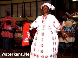 Keti koti is een jaarlijks terugkerende surinaamse feestdag om te vieren dat slavernij werd ook in nederland wordt op 1 juli keti koti gevierd, sinds 2009 onder meer in het oosterpark in amsterdam. Prodo Waka I V M Viering Keti Koti Waterkant