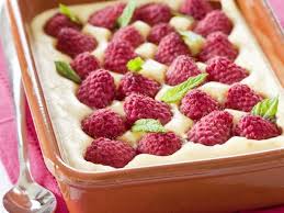 Clafoutis Leger Aux Framboises Recette Framboise Alimentation Plat En Terre Cuite