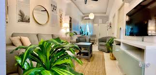 Dekor ruang tamu minimalis yang cantik tentunya dapat mempengaruhi tampilan rumah minimalis anda. Gambar Pilih Konsep Scandi Buat Rumah Sempit Dan Ruang Tamu Memanjang Ini Kelihatan Luas Impiana