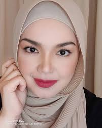 Born 11 january 1979) is a malaysian singer. Celeb Lover Cantiknya Siti Nurhaliza Sweet Makeup Siti Nurhaliza Beautiful Hijab
