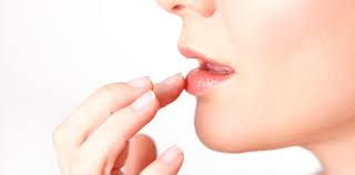 Hier steht zwar lippenpflege oder lippenbalsam selber machen, aber im grunde ist das in diesem rezept entstehende balsam natürlich auch anderweitig als intensivcreme zu verwenden. Lippenpflege Selber Machen Rezepte Fur Peeling Balsam Und Co