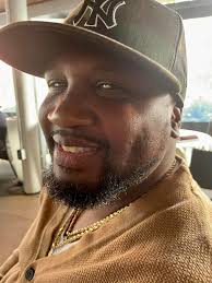 Celebrating 10th wedding anniversary with love