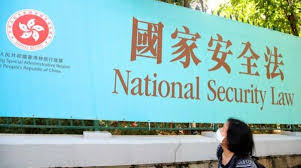 Jul 01, 2020 · 為因應「港版國安法」的執行，港警特別新設置了「紫色警告旗」，旗幟上寫著「這是警方發出的警告，你們現在展示旗幟或橫額、叫喊口號、或其他行為，有分裂國家或顛覆國家政權等意圖，有可能構成『港版國安法』的罪行，你們可能會被拘捕及刑事檢控。 6park Com é¦™æ¸¯è­¦æ–¹ä¸¥æ­£æ‰§è¡Œ æ¸¯åŒºå›½å®‰æ³• ä¸¾ æ¸¯ç‹¬ å°ç‹¬ æ——çš†è¿æ³•