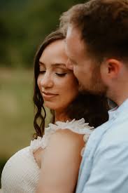 MSG‼️To all newly married couples expecting their first child, take note of  this while planning your own photo shoot.🚨 This, I believe, is the  quintessential pregnancy photo shoot, exemplifying class, style, modesty,