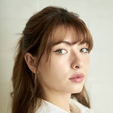 Amber Roos's Instagram, Twitter & Facebook