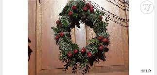 Il n'y a plus ____ vin. Deco De Fetes Fabriquer Une Couronne Avec Des Branches De Houx Diy Terrafemina