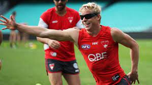 Nike have provided sydney swans athletes with footwear to increase their performance and assist in injury prevention. Sydney Swans Try Steph Curry Glasses At Training Nba Afl Daily Telegraph