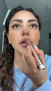 Peachy Beige Maracuja Juicy Lip Plump Tutorial