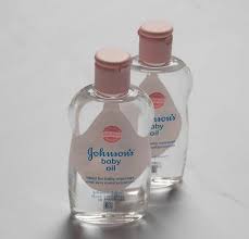 Sebelum bahas tentang cara membuat wajah glowing alami dengan air mawar viva, mari . Air Mawar Dan Baby Oil Bikin Kulit Glowing Bak Artis Korea