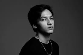 Berikut film terbaru yang dibintangi oleh jefri nichol, di antaranya film habibie & ainun 3, hit & run , dreadout, dear nathan hello salma. Cerita Jefri Nichol Soal Cinta Dan Ciuman Pertama Okezone Celebrity