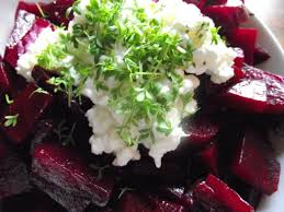 Rote Bete Salat Mit Huttenkase Nach Jamie Oliver Aufgegabelt Vegetarischer Foodblog Reiseblog Rote Bete Salat Rezepte Rote Bete
