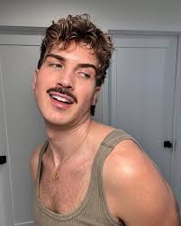 Say hello to my little friend 👨🏻