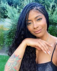 A little self care this Saturday, don't forget to treat yourself. What do  you guys think of these braids 😊 || Necesitaba un cariñito, que no se te  olvide hacerlo siempre. Que