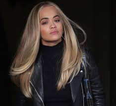1001 Jours Ensoleilles Avec Cheveux En Blond Fonce