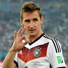 Born 9 june 1978) is a german former professional footballer who played as a striker.klose is widely regarded as one of the best strikers of his generation and holds the record for the most goals scored in fifa world cup tournaments. Miroslav Klose Salto Klose Top Soccer Legends