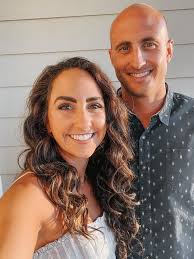 Are Disney's stroller rentals sit-stand options available?