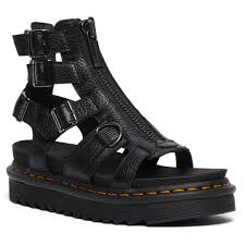 A perfect combination of captain morgan and ginger ale on the rocks. Dr Martens Olson Aunt Sally Sandalen Schwarz Dressinn