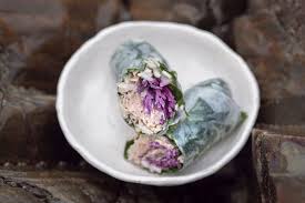 Photo Cuisine : une recette de rouleau de printemps aux algues - La Croix