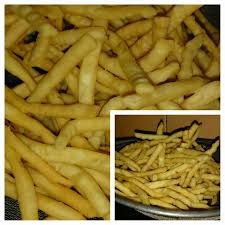 Cheese stick.cemilan gurih kriuk2.enak.rasa kejunya yang gurih dan kuat semakin membuat cemilan gurih yang satu ini banyak di sukai semua kalangan ya.dari orang tua sampai anak2. Resep Cara Membuat Cistik Cheese Stick Renyah Sederhana