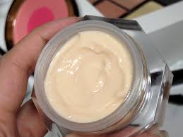 On to the actual product. Review Charlotte Tilbury Magic Eye Rescue Pretty Is My Profession