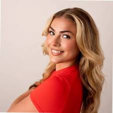 ✨ lil work update.. THE WEEK I BECAME A MANAGER ✨ I started at Hair Syrup  running social solo — just me, the grid, and 200,000 videos in my camera  roll. Now...