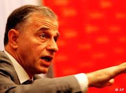 From december 28, 2000 to december 28, 2004, geoană was the foreign minister of romania, as part of the psd government of adrian năstase. Mircea GeoanÄƒ AdoptÄƒ Stilul Profetic Romania Dw 15 05 2009