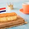 Tipo de pastelaria na holanda e um tompoes ou tompouce é uma pastelaria na holanda e na bélgica. 1