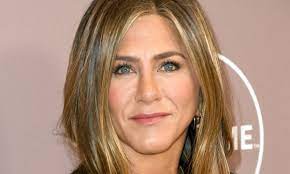 Jennifer aniston's current address is 5750 wilshire blvd ste 580, los angeles, ca, 90036 Jennifer Aniston Poses On The Beach In Jaw Droppping Photo As She Shares Special Message Hello