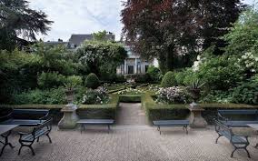 Der erste garten, den ich bei meiner tour durch die stadt entdecke, ist gar nicht mal so versteckt. Amsterdamer Tage Der Offenen Garten Offene Garten Garten Ubernachten In Amsterdam