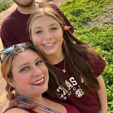 Looking for a full-time Airbnb cleaning service company in Surfside Beach,  TX?