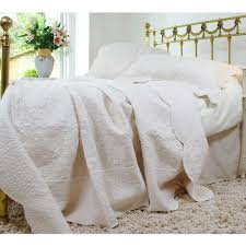 The optimal quality quilt white goose down travel blanket available here are made using the finest fabrics to ensure that you stay warm but not at the cost of skin rashes or other irritations such as wool. White Quilted French Bedroom Bedspread Luxury Bedspreads Luxury Blanket Bed Spreads