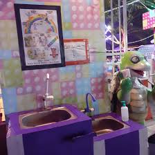 Fold each of the spokes up towards the tube and adhere it with glue. Rainbow Lake Bekasi Mama Tita Online