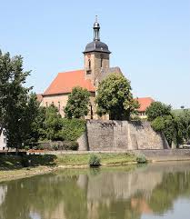 Er entspringt auf der baar im bereich des schwenninger mooses und fließt zunächst nordostwärts. Von Lauffen Am Neckar Bis Heilbronn Leo Bw