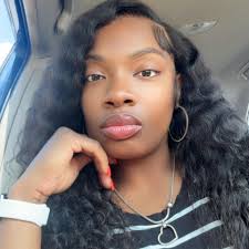 Blake Lively presents like she's just a cute actress ... but once she gets  the role, she likes to take over the movie.