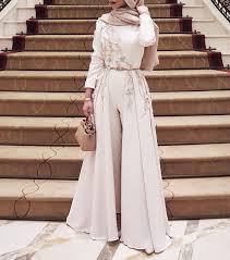 ٢٤ فكرة لموديلات فساتين سواريه مناسبة للمحجبات لارتدائها في الأفراح Hijab Fashion Inspiration Hijab Evening Dress Muslim Evening Dresses