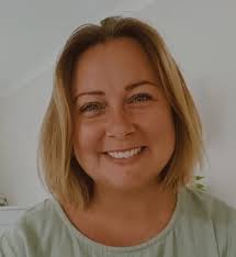 Hey all 🌸 I'm Sammy, your local Young Living Brand Partner! I'll be at  Pottsville Market this Sunday displaying ESSENTIAL OILS and CHEMICAL FREE  cleaning products 🌿 With a special offer and