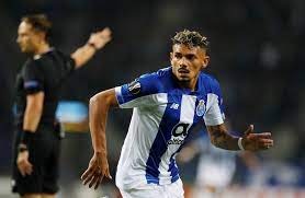 Having only played in the lower leagues of his homeland, he moved to portugal aged 23. Com Dois Gols De Tiquinho Soares Porto Estreia Com Vitoria Sobre O Young Boys Na Liga Europa Liga Europa Ge